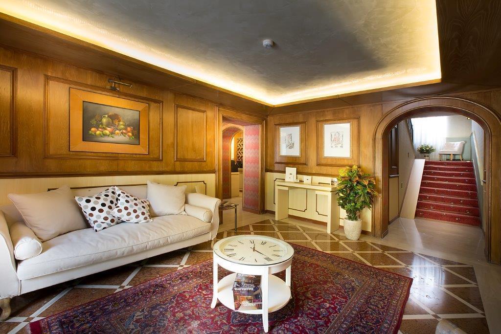 Hotel Camerlengo Corridonia Buitenkant foto
